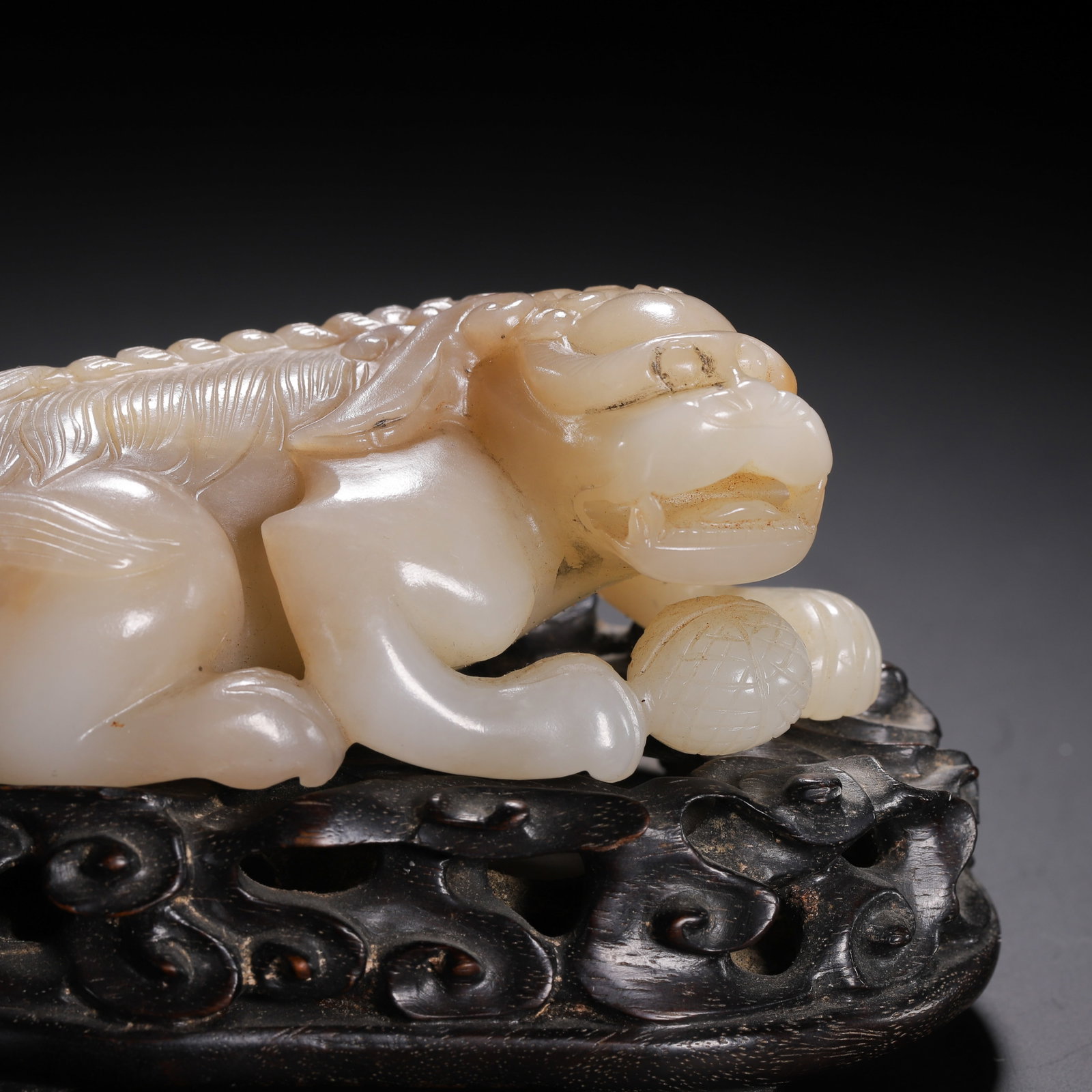 Hetian Jade Auspicious Beast - 2