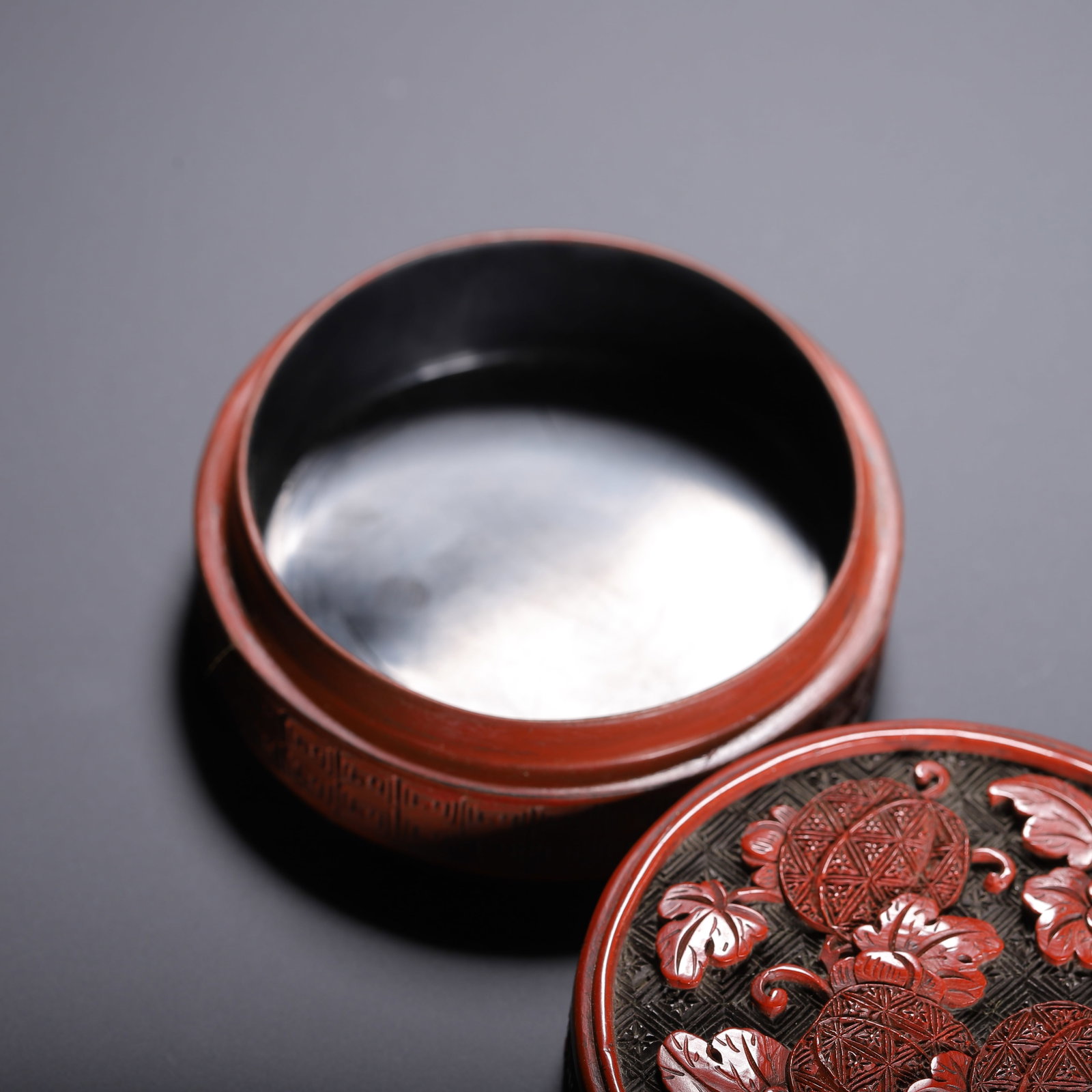 Carved red lacquer round box - 8