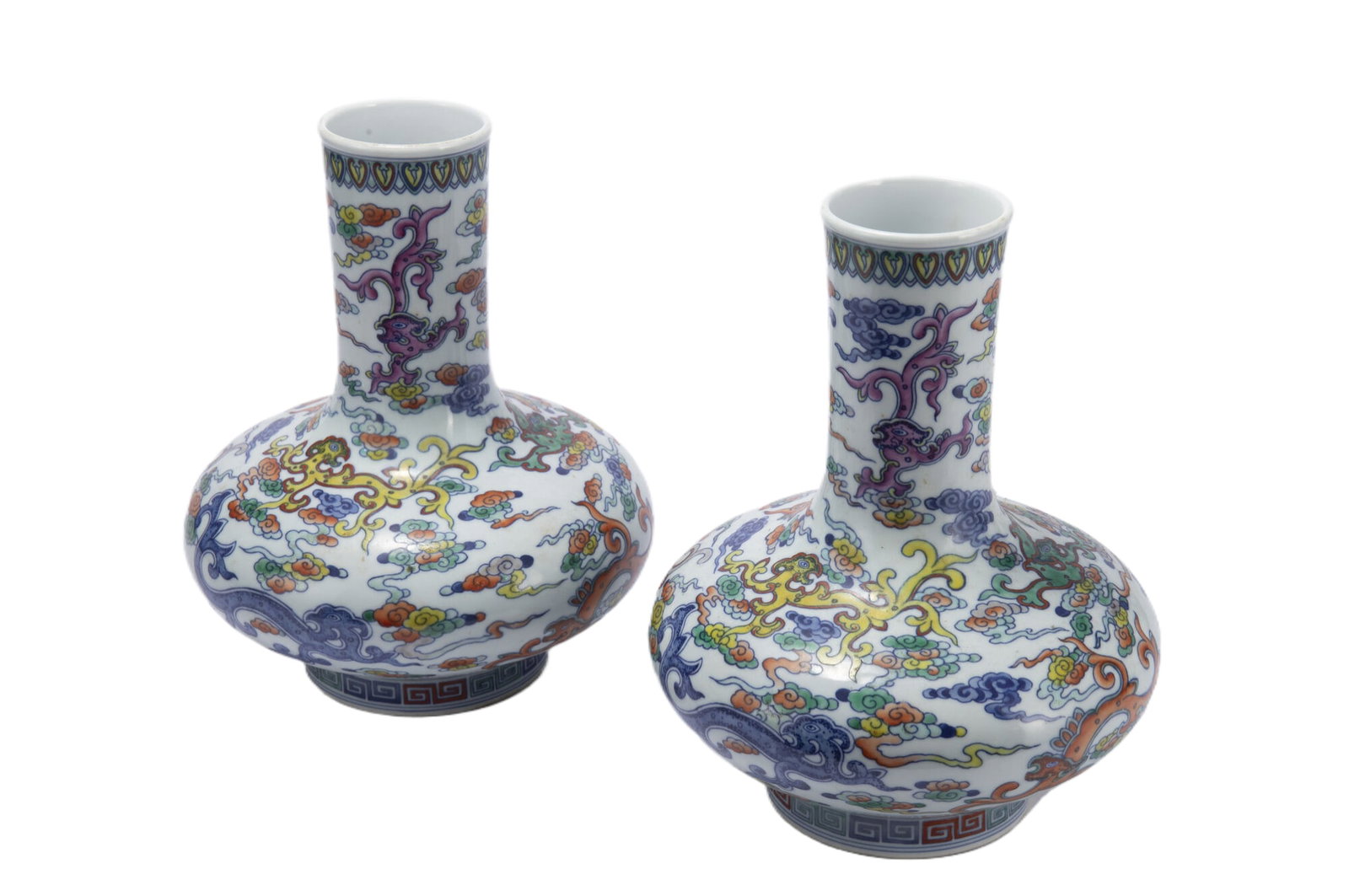 A pair of Qing Dynasty Yongzheng Doucai water chestnut vases: Diameter 22.5cm, Height 27cm