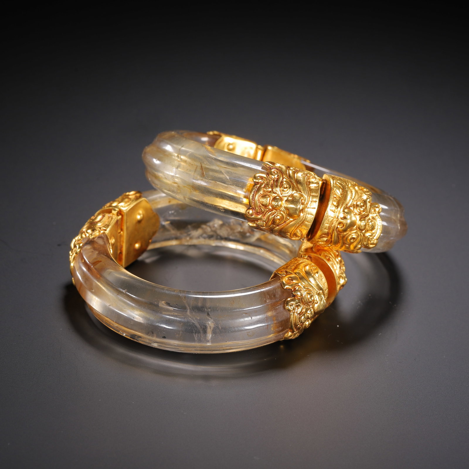 A pair of white crystal bracelets: Length 9cm Width 9cm Height 9cm