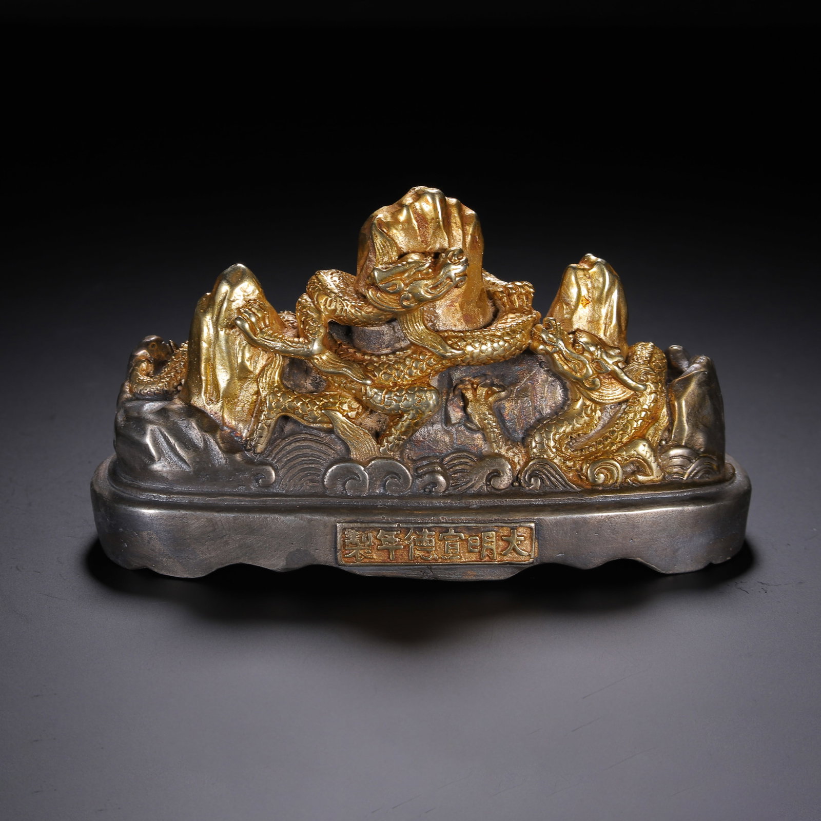 Gilded bronze pen holder: Length 13cm, Height 7.5cm, Weight 700g