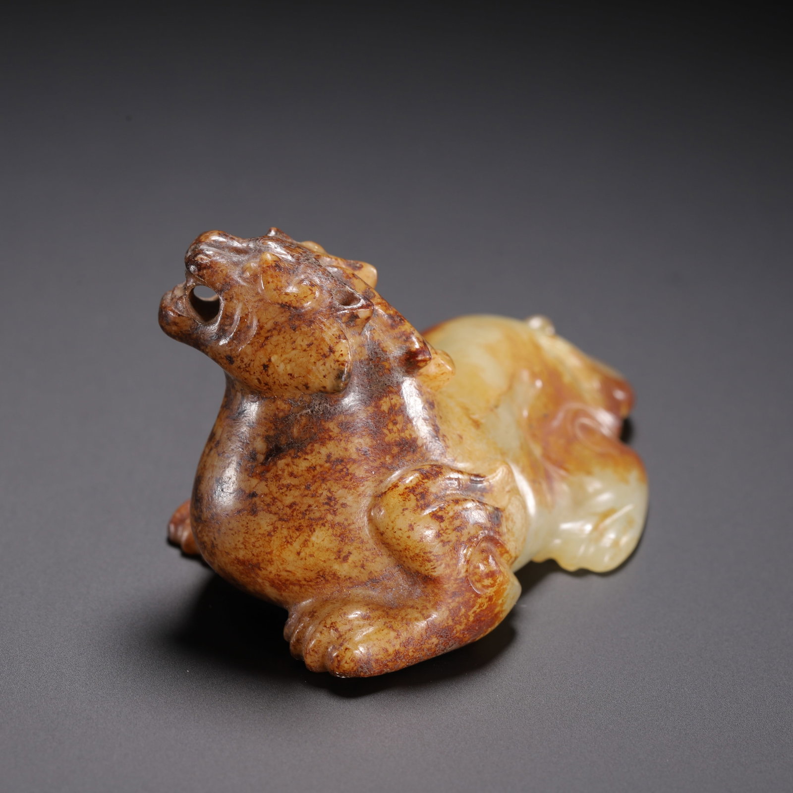 Hetian Jade Auspicious Beast: Length 8cm, Width 4.5cm, Height 4.5cm, Weight 120g