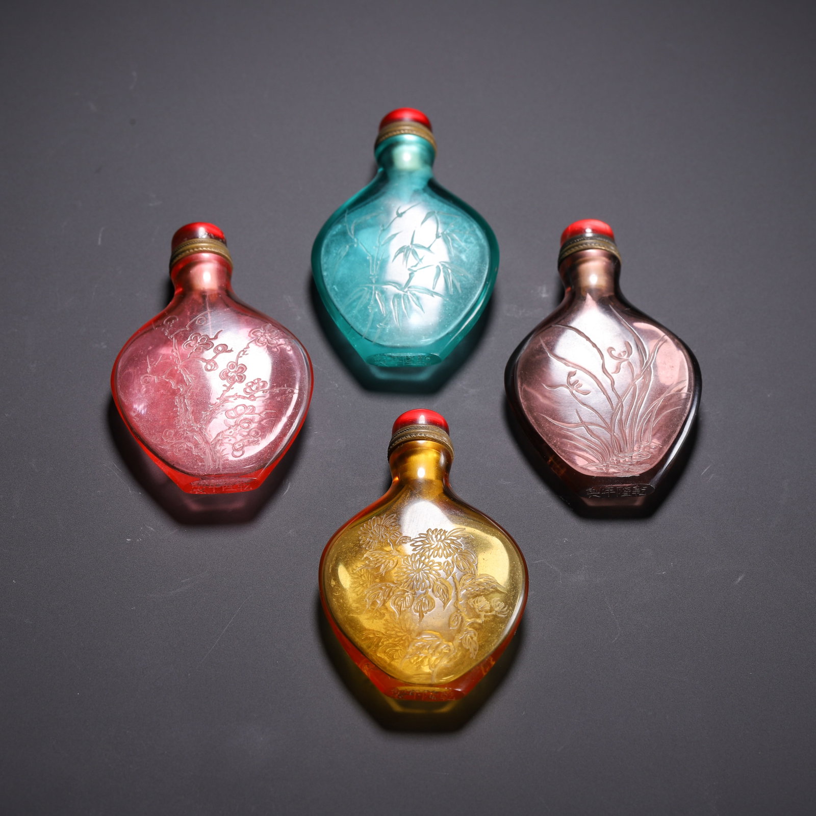 Glass snuff bottle with plum blossom, orchid, bamboo and chrysanthemum: L7cm