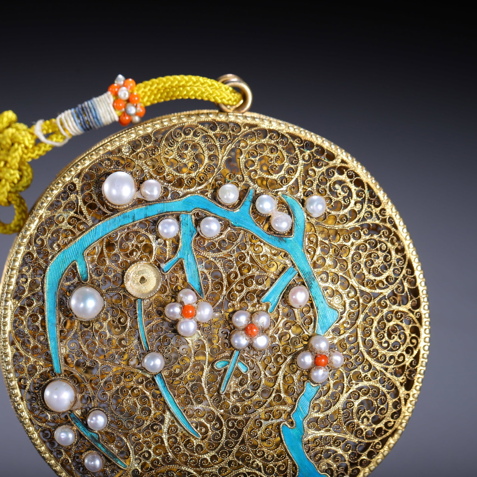 Silver-gilt sachet - 2