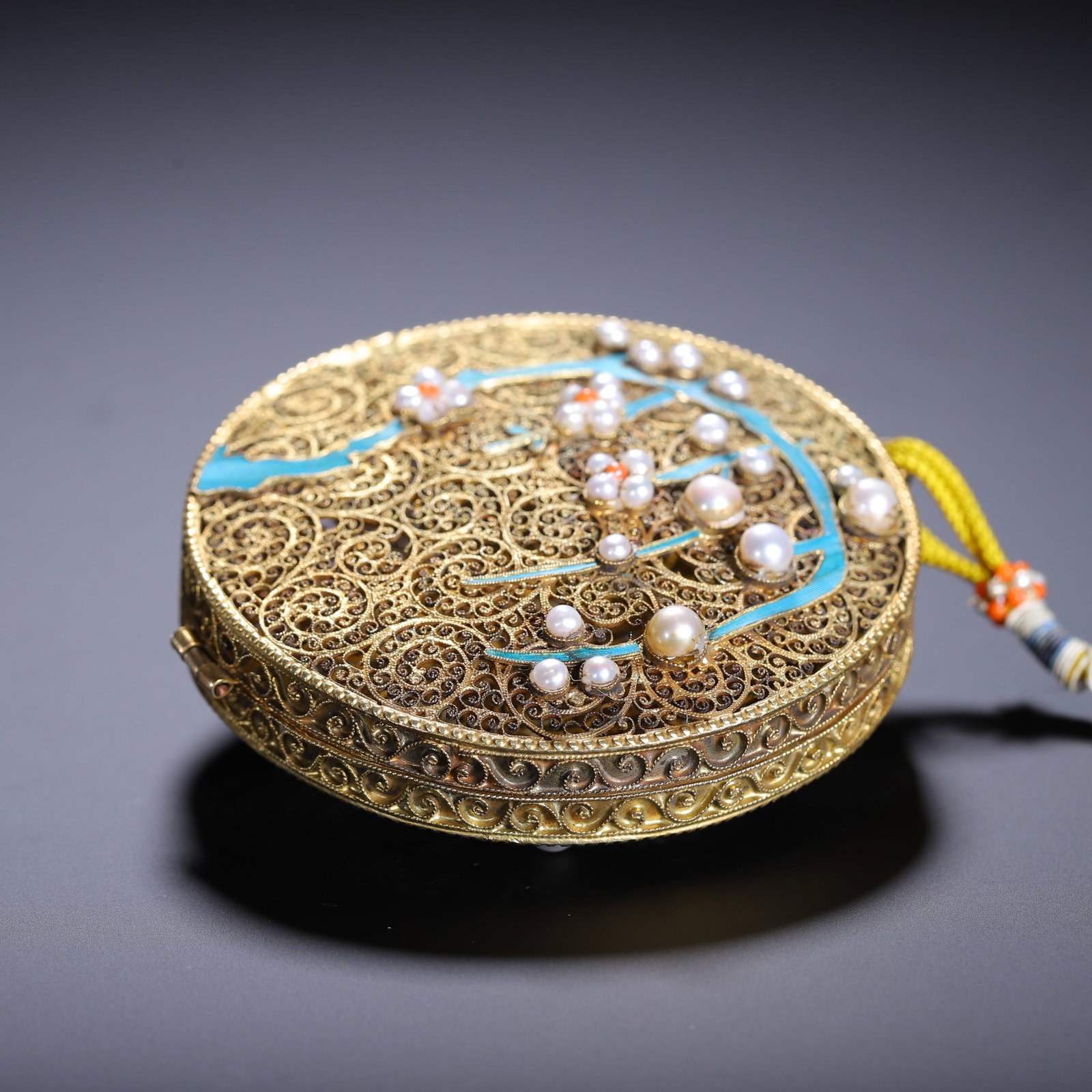 Silver-gilt sachet - 8