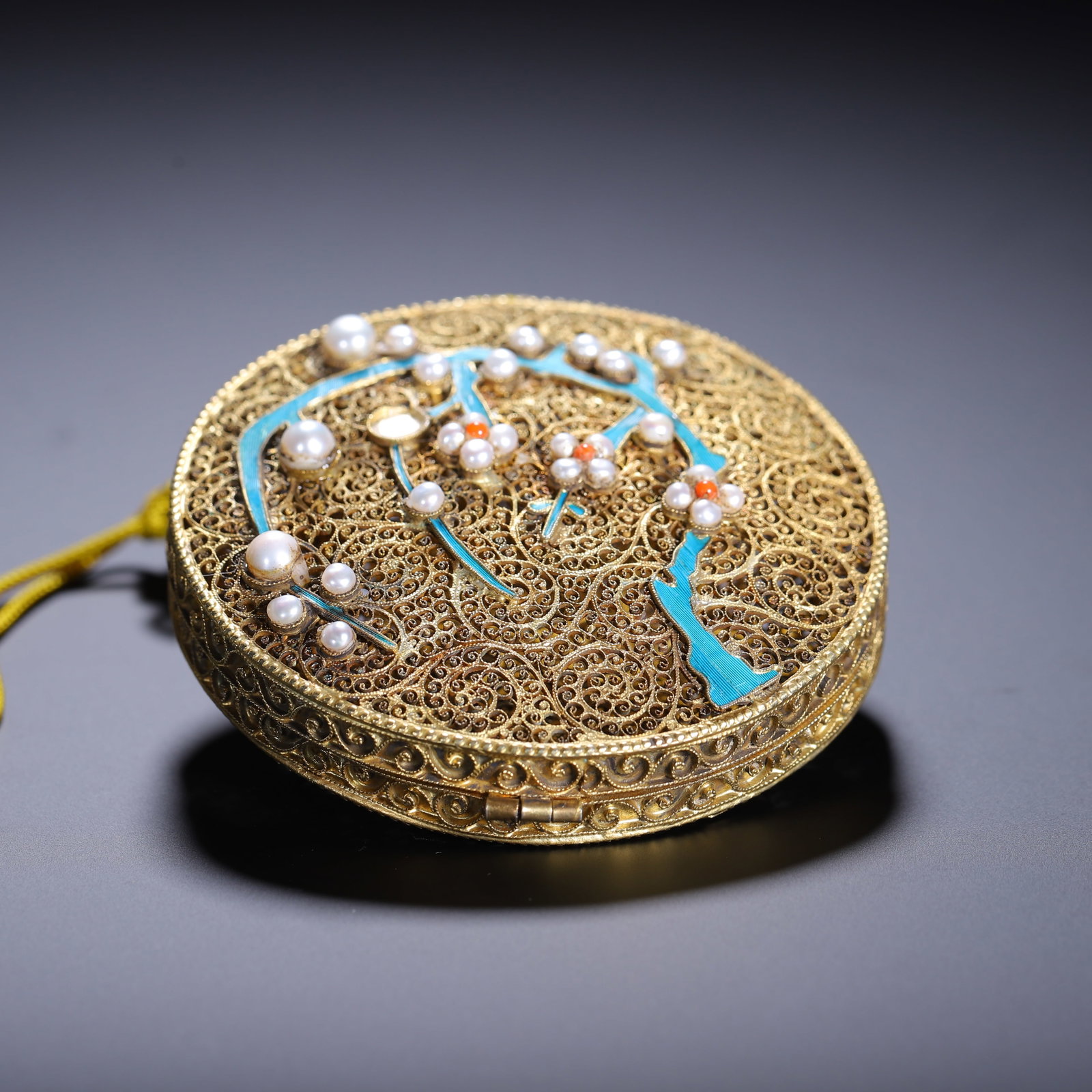 Silver-gilt sachet - 9