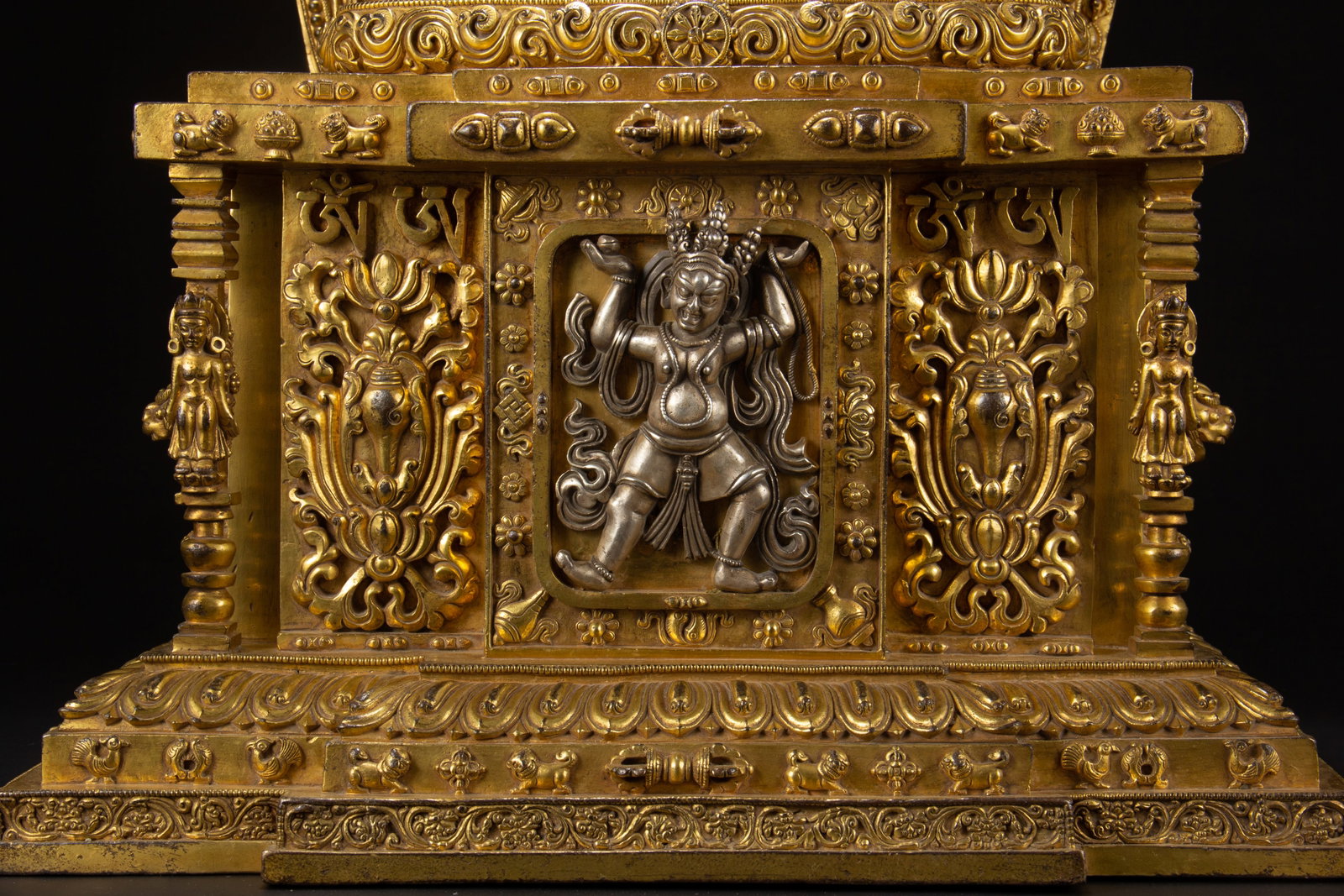 Gilded bronze Buddha statue - 7