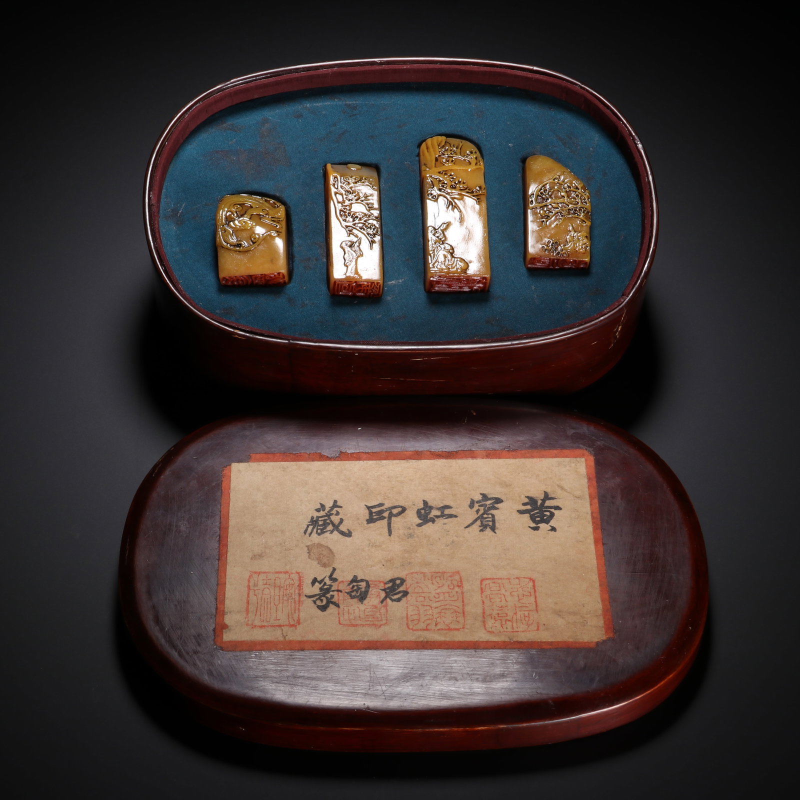 A set of Tianhuang seals: Length 2cm, Width 1.5cm, Height 6.5cm, Weight 170g