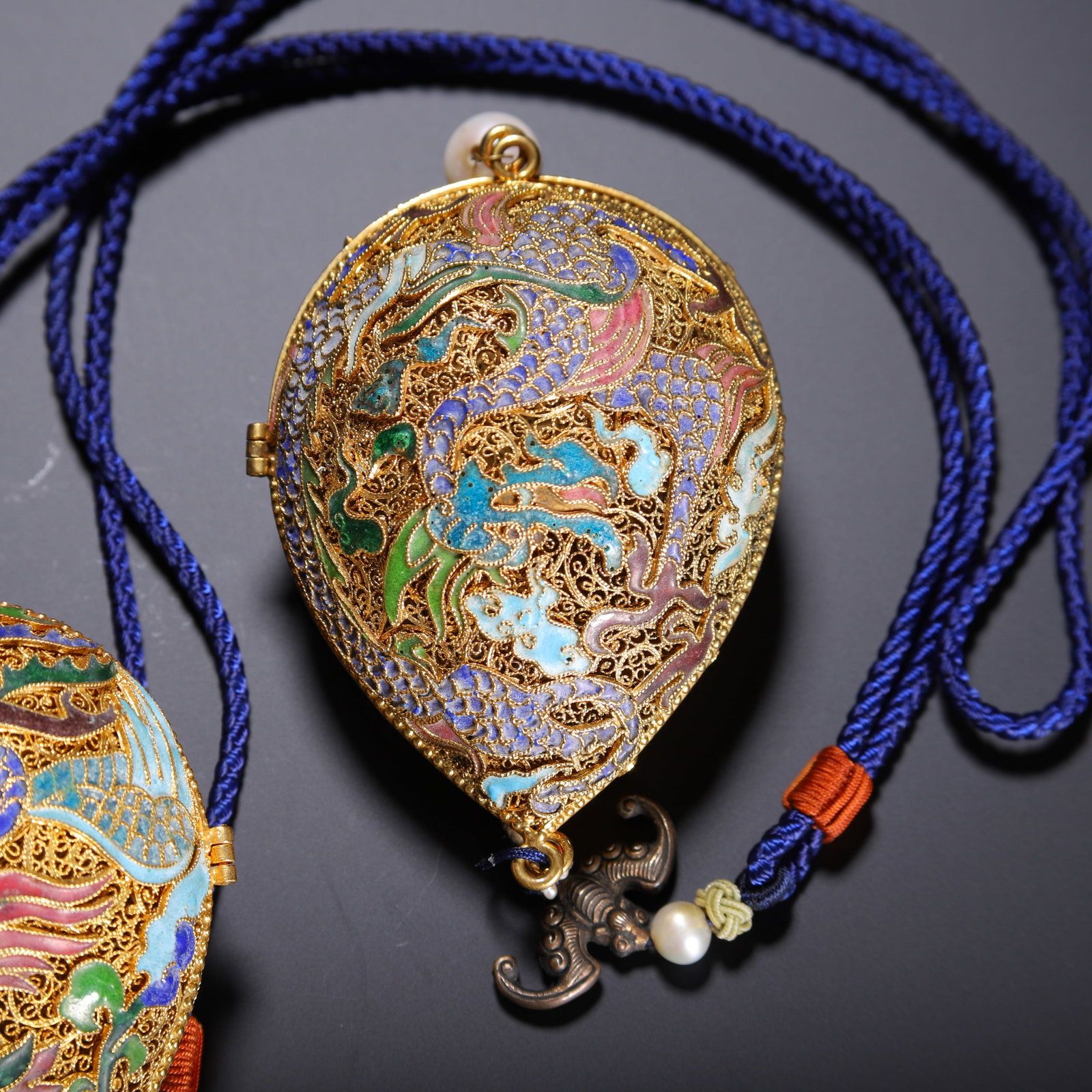 Silver-gilt sachet - 3