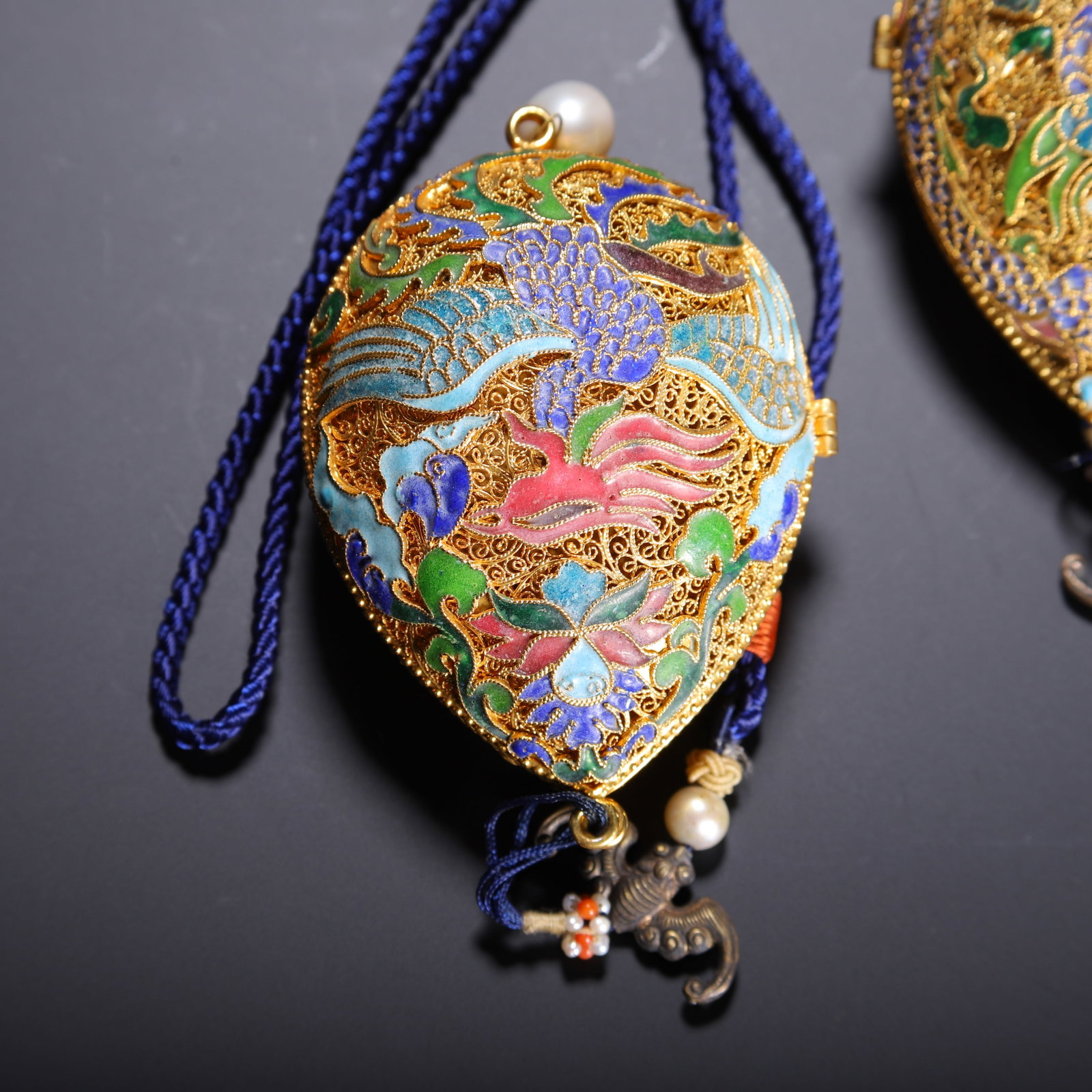 Silver-gilt sachet - 4