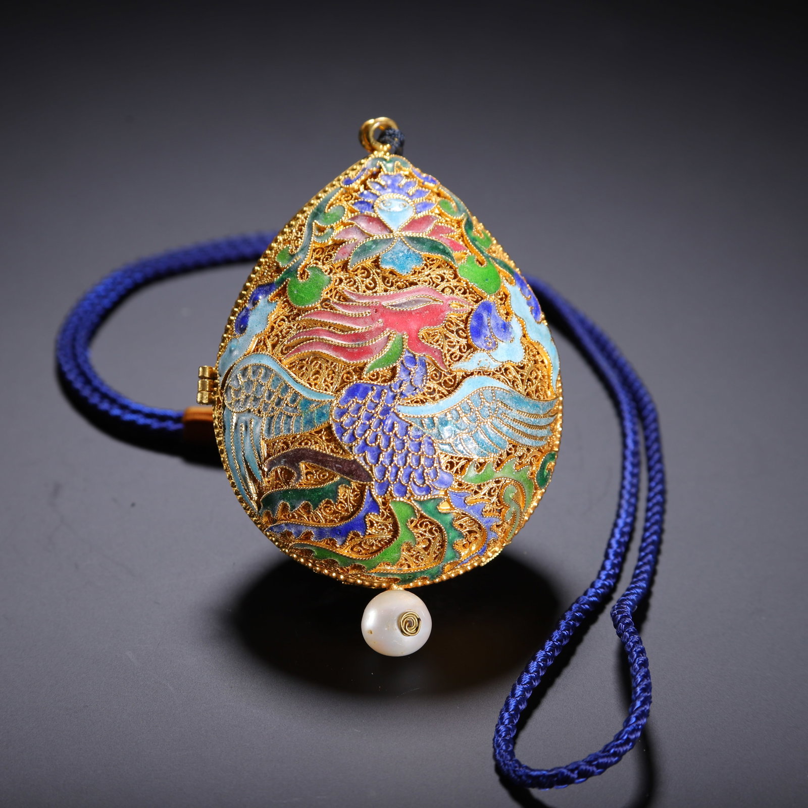 Silver-gilt sachet - 5
