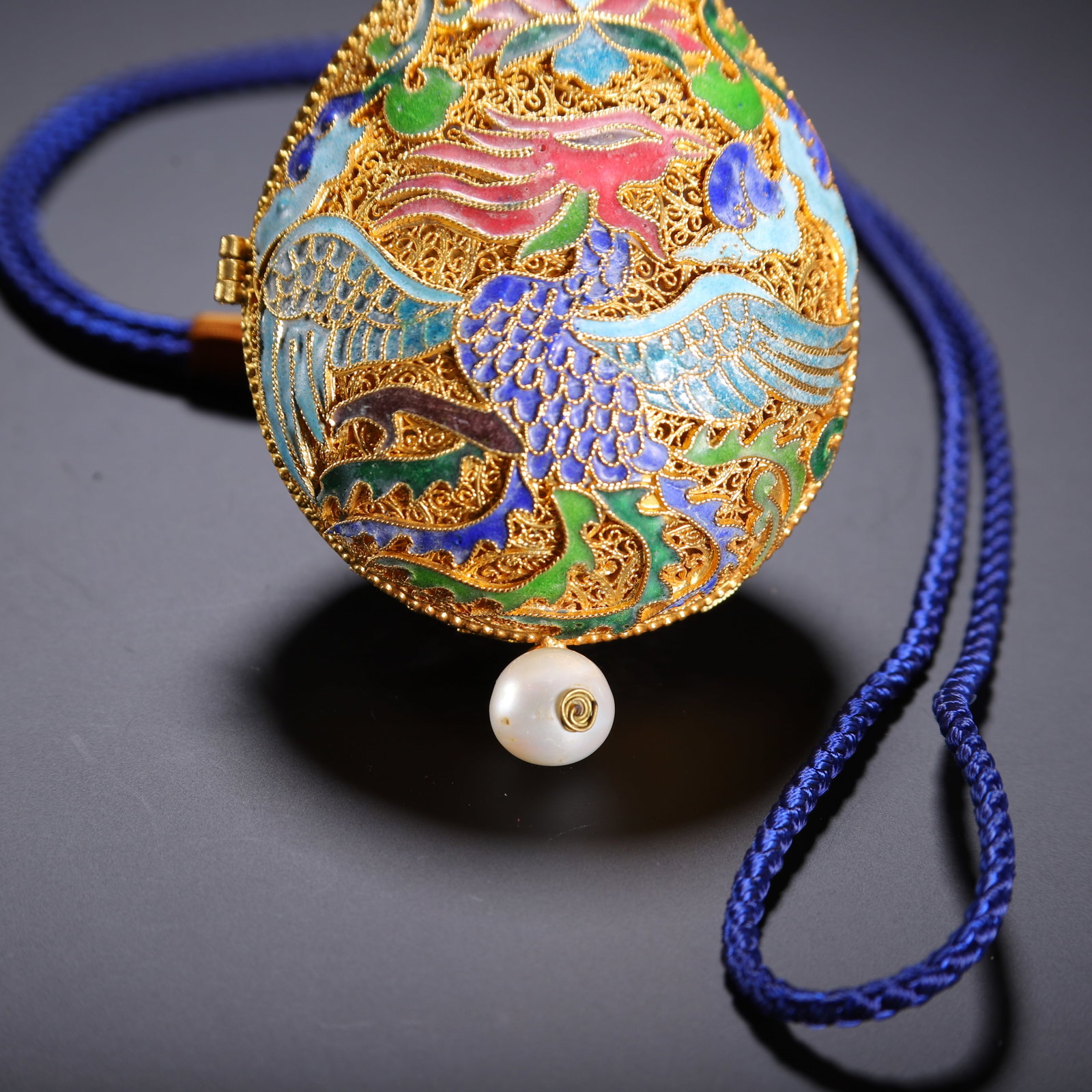 Silver-gilt sachet - 6