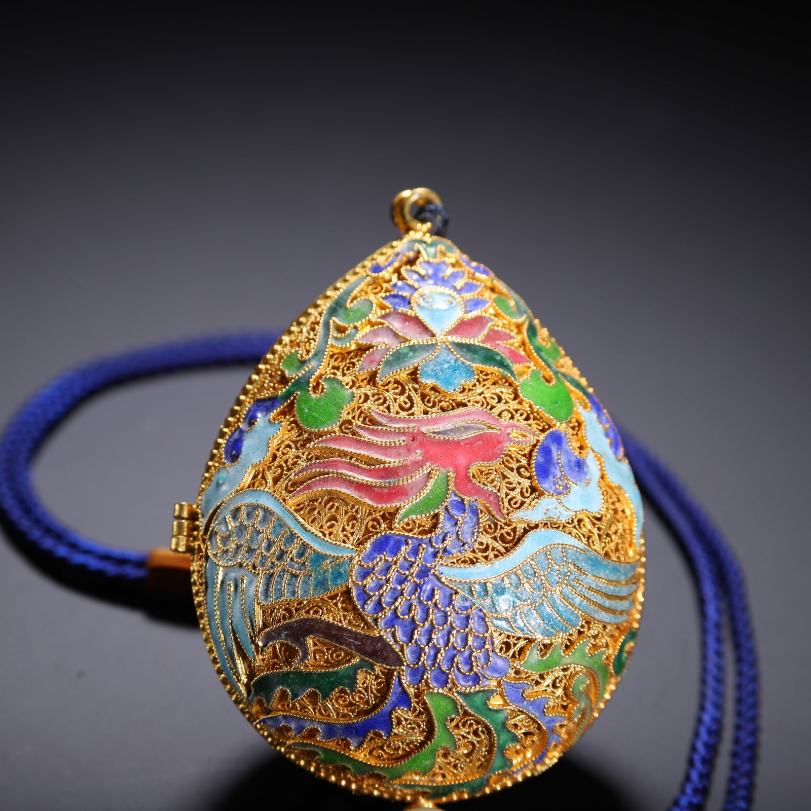 Silver-gilt sachet - 7