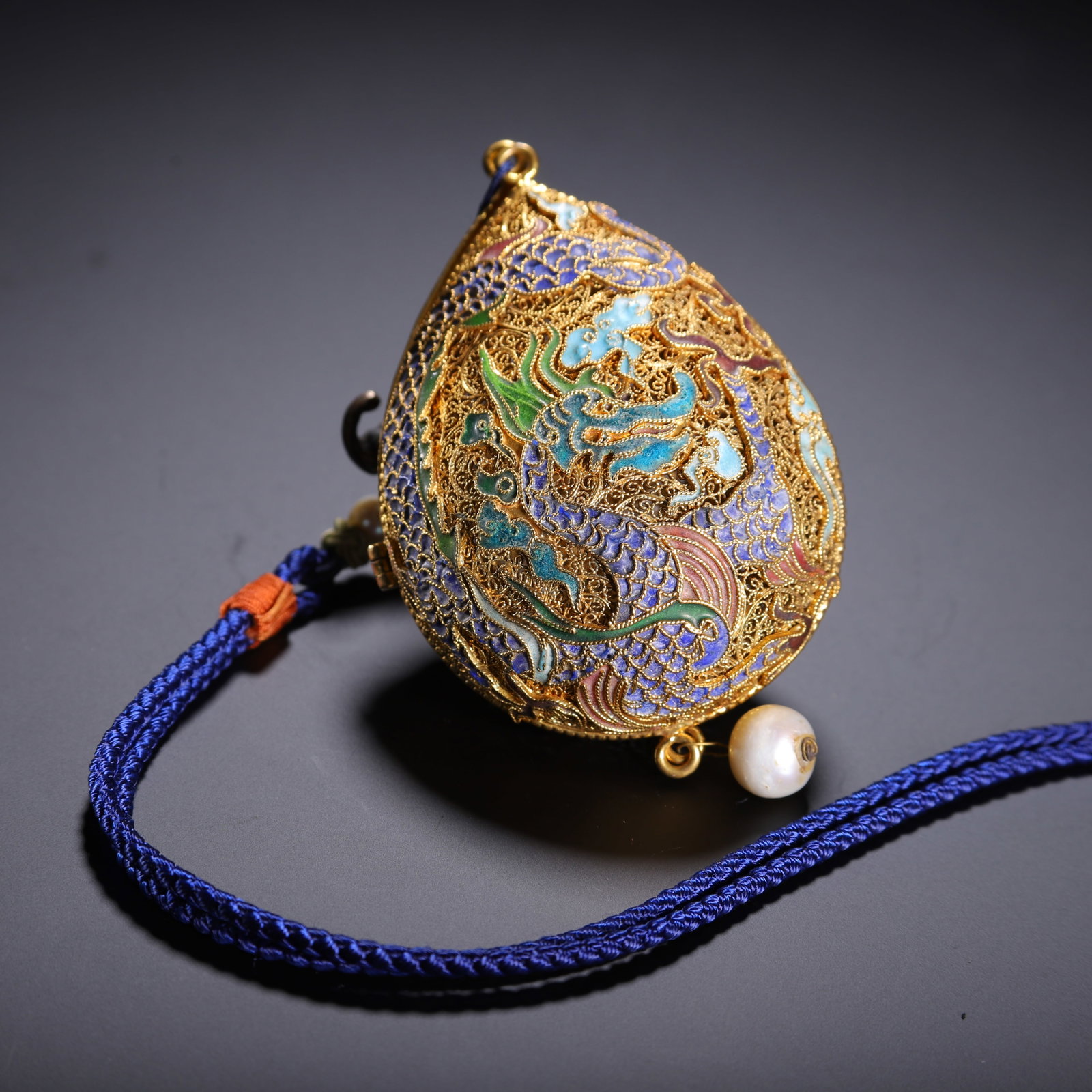 Silver-gilt sachet - 8