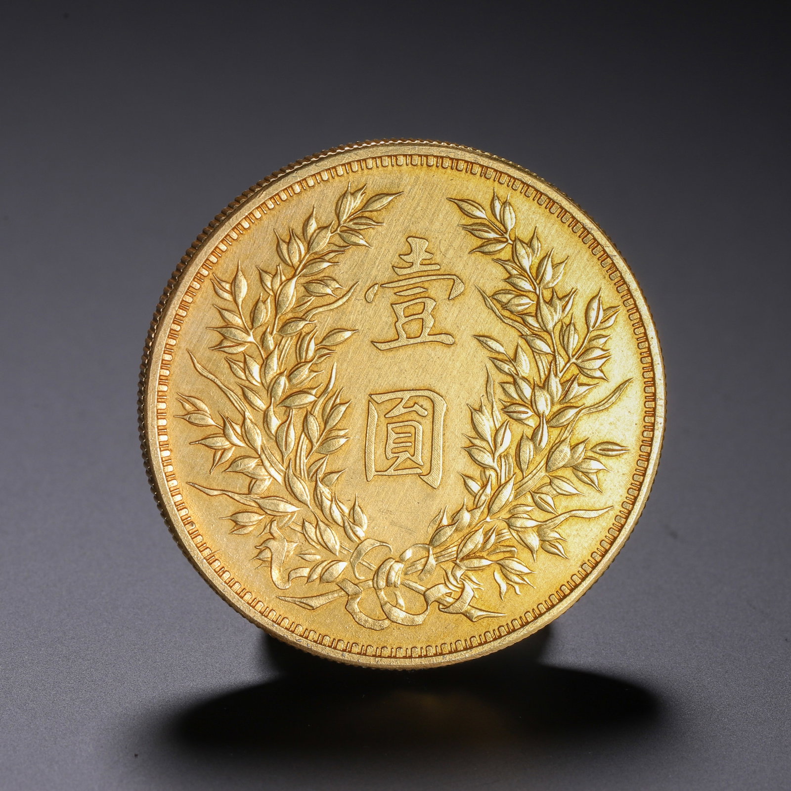 Silver-gilt coins: Length 4cm, Width 4cm, Weight 40g
