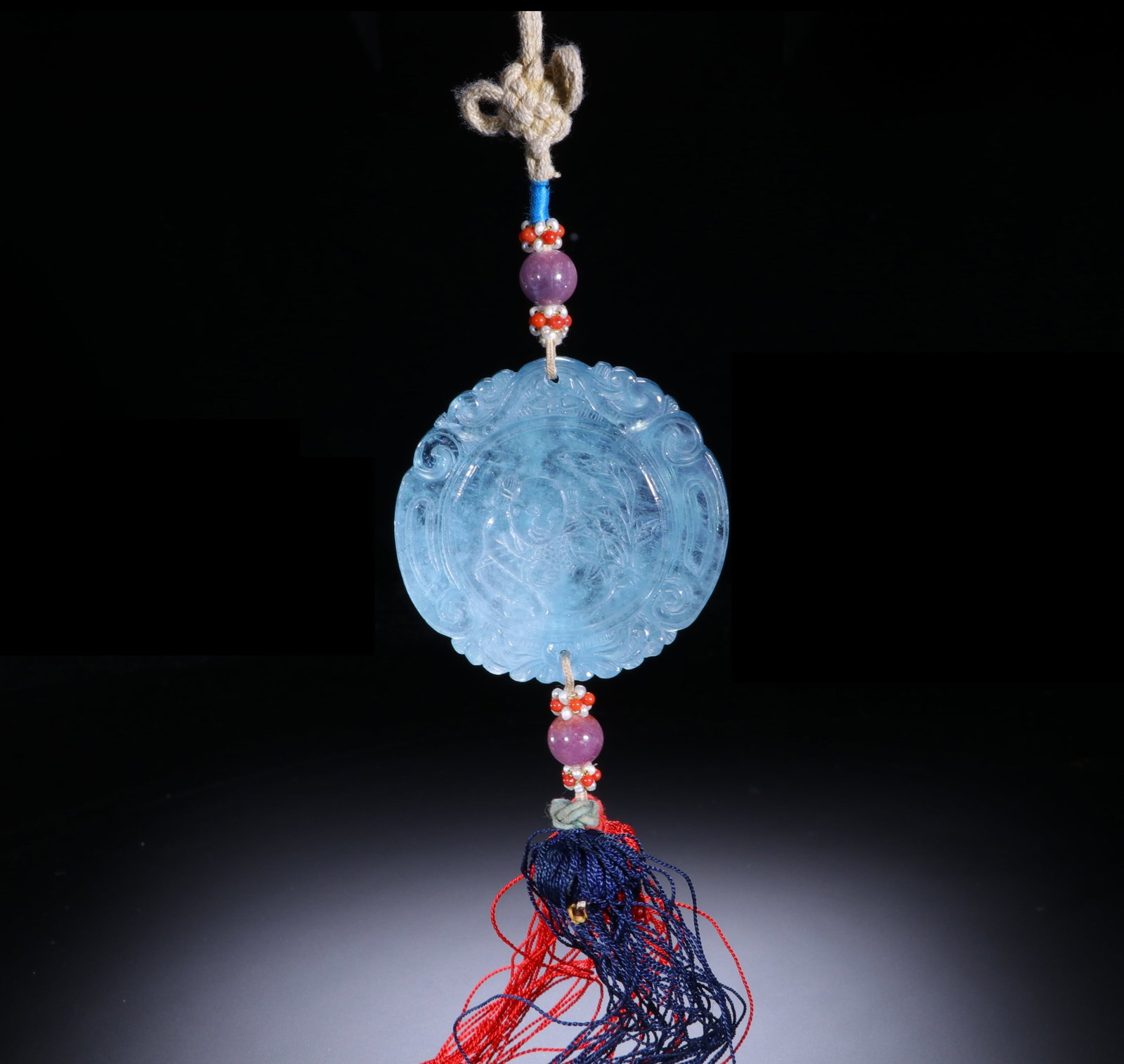 Aquamarine pendant: 5.5cm in diameter
