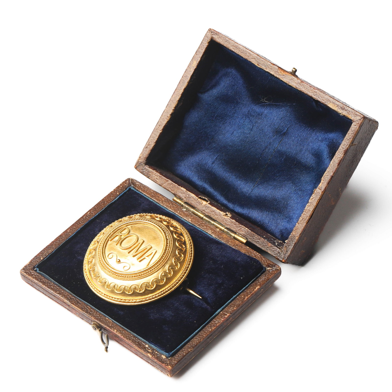 19TH-CENTURY,-AN-ITALIAN-“ROMA??-GOLD-FILIGREE-BROOCH,-GRAND-TOUR-JEWELRY: Dimensions 1 1/2 × 1 1/2 in. (38 × 38 mm); Weight: 8 g Description A fine Italian gold brooch from the 19th century, crafted in 22K gold and exemplifying the Etruscan Revival style. The piece is
