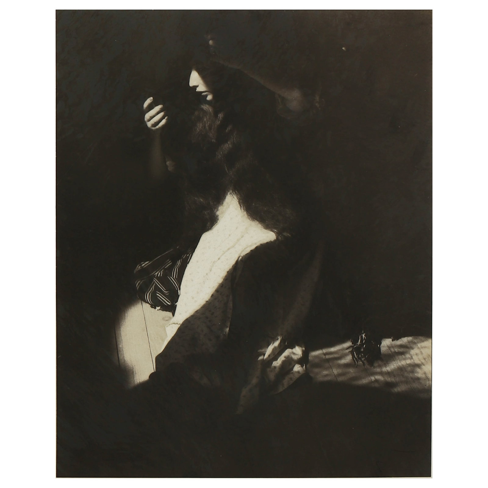 MANUEL-?LVAREZ-BRAVO-(1902–2002)RETRATO-DE-LO-ETERNO: Artist MANUEL ?LVAREZ BRAVO (1902–2002) Title RETRATO DE LO ETERNO Medium Gelatin silver print, mounted on board Signature Signed in pencil lower right on recto Dimensions Photograph: 7 5/8 × 9 9/1