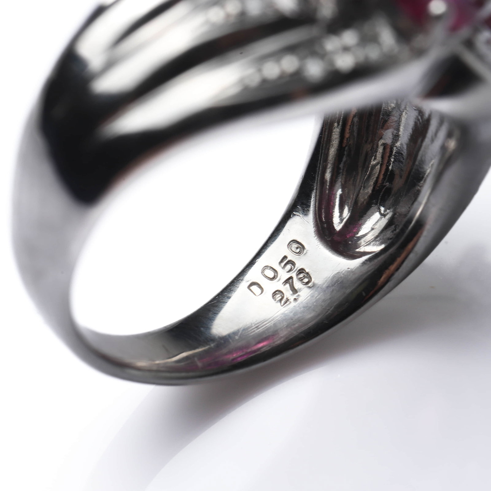PLATINUM-RUBY-AND-DIAMOND-RING - 4