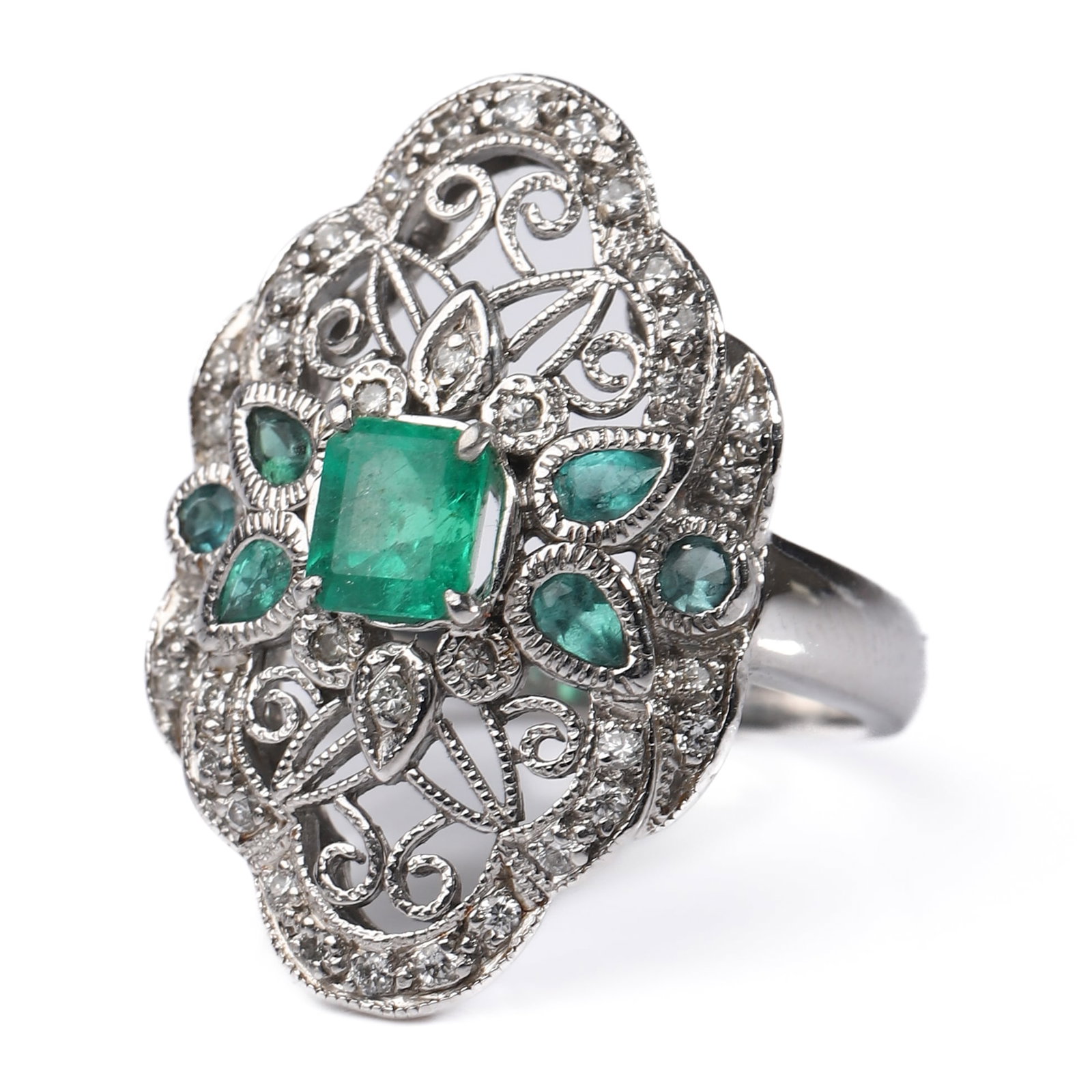 EMERALD-AND-DIAMOND-FILIGREE-RING - 2