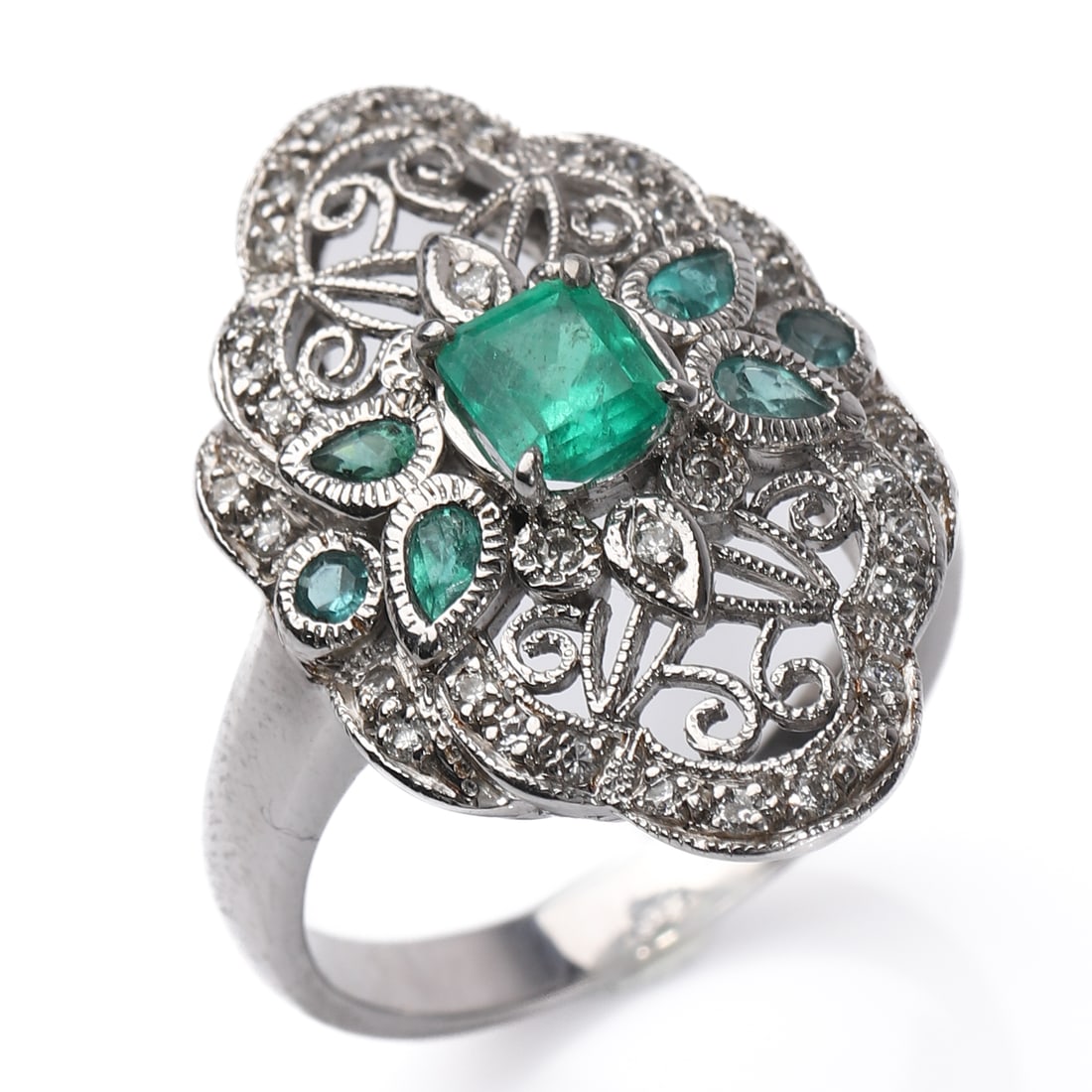 EMERALD-AND-DIAMOND-FILIGREE-RING - 5