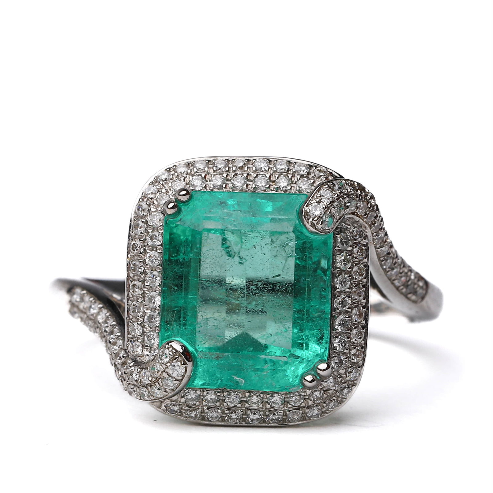 Retro-Period-Italian-18K-Gold-Colombian-Emerald-and-Diamond-Ring: Description: A luxurious Retro period ring, handcrafted in 18K gold, featuring a 3.6-carat Colombian emerald as its centerpiece, surrounded by 1.4 carats of brilliant-cut diamonds. The elegant and