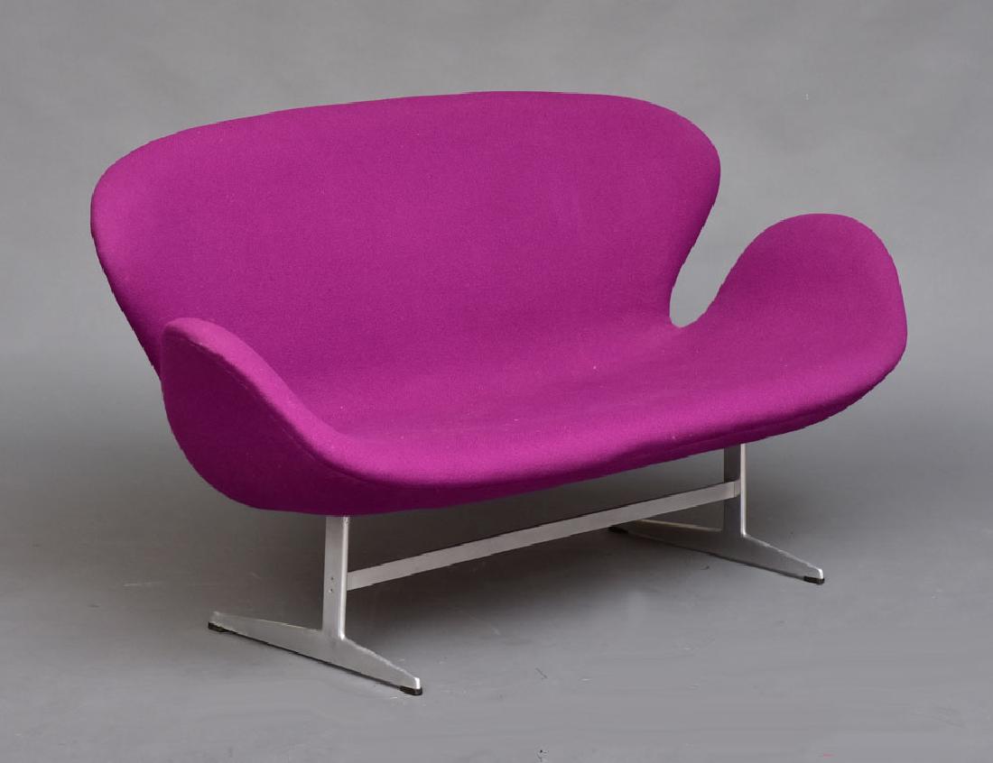 Arne Jacobsen Swan Sofa (1 of 5)