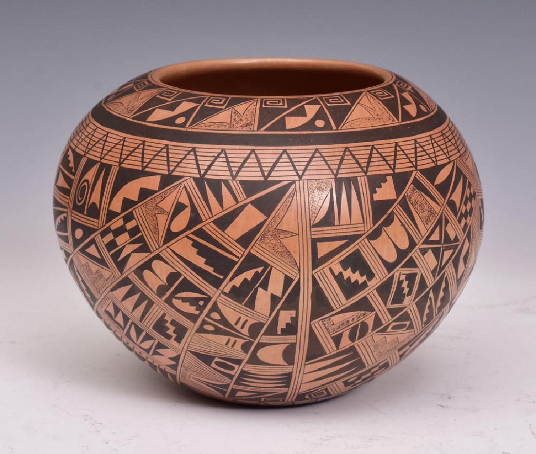 Rondina Huma Hopi Pot: 6 1/2" diameter, 5 1/4" high circa 1990