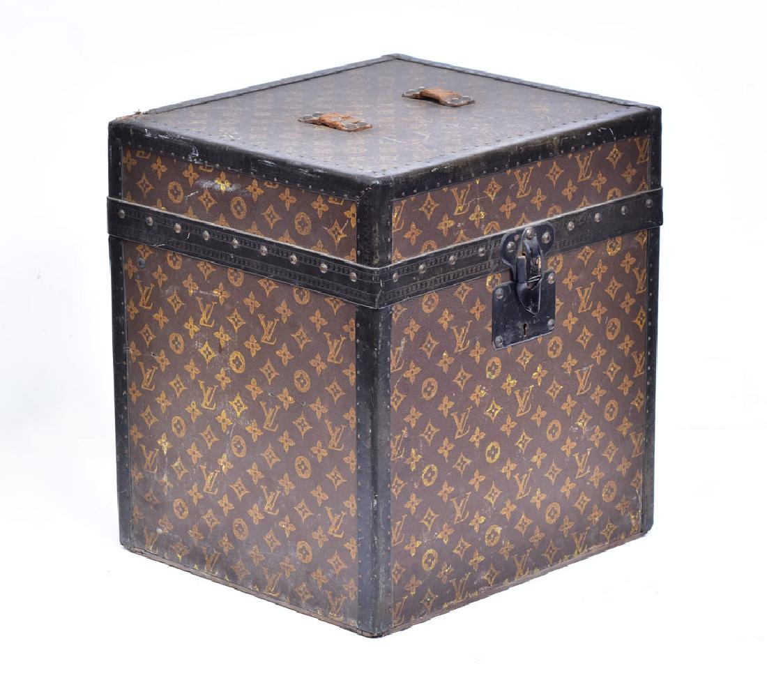 Louis Vuitton Hat Box (1 of 4)