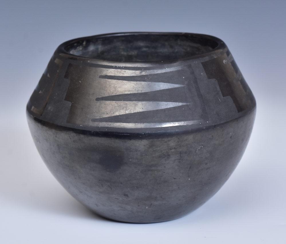 Santa Clara Black on Black Pot (1 of 4)