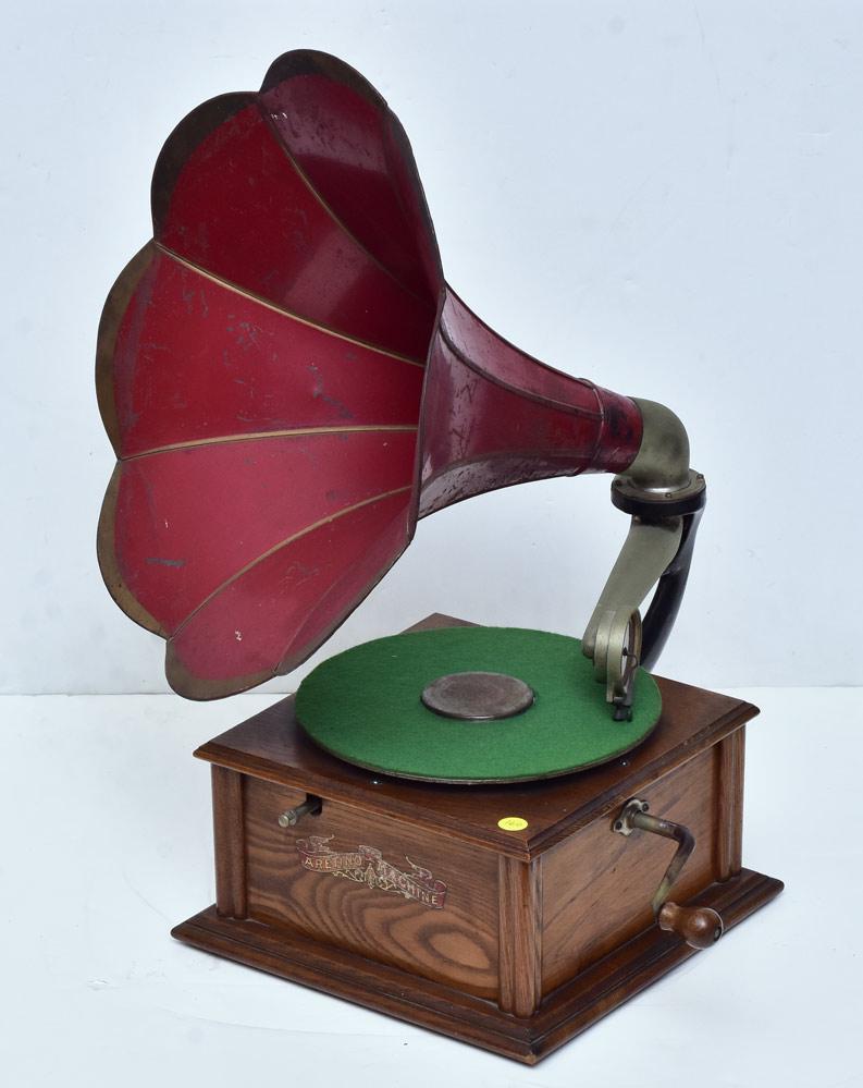 Aretino Phonograph (1 of 3)