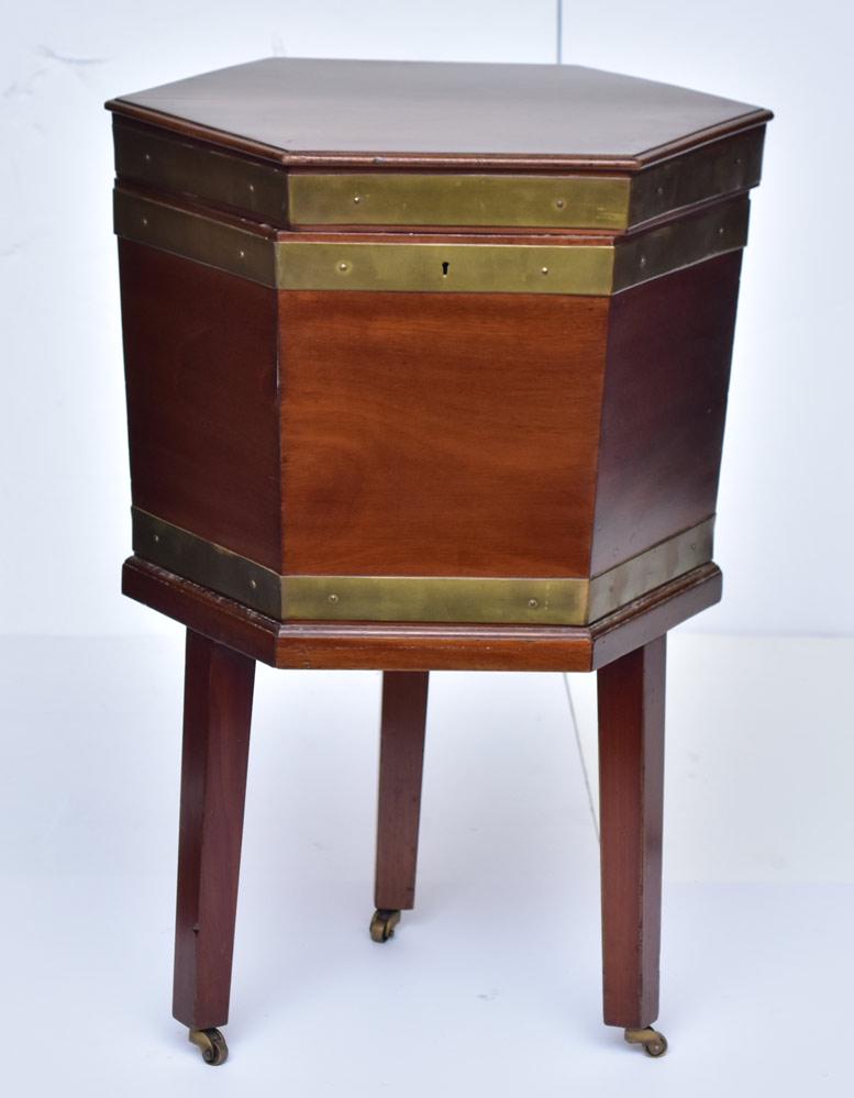 George III Cellarette (1 of 1)