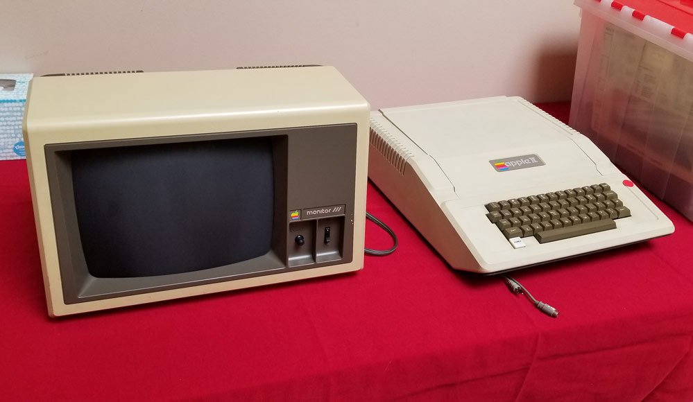 Apple II Computer (1 of 7)