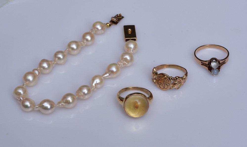 Three Victorian Gold Rings and a Pearl Bracelet (1 of 1)