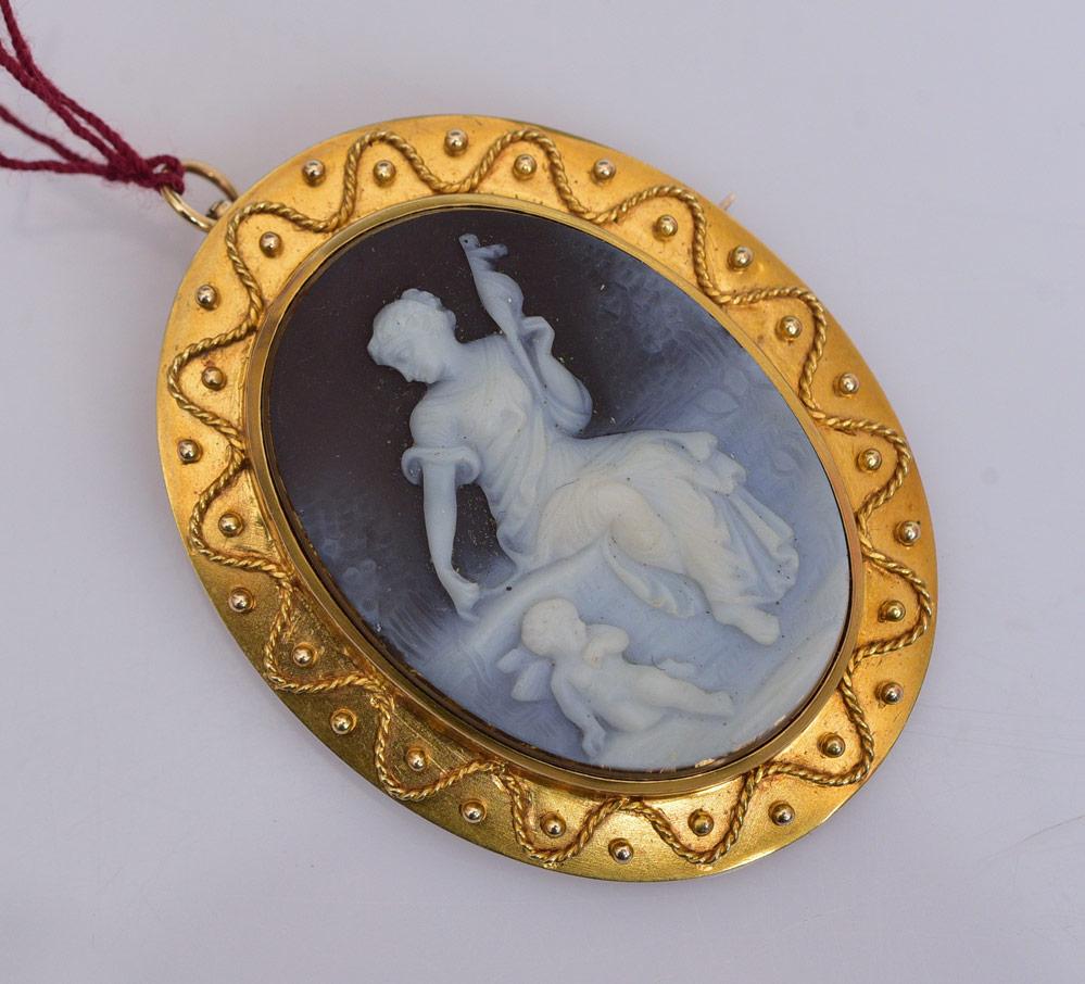 Victorian 10k Gold Cameo Pendant/Brooch (1 of 2)