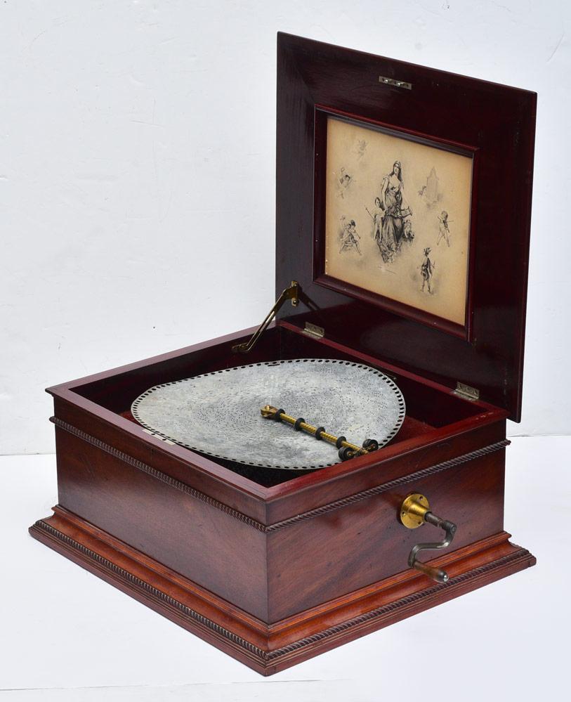 Regina Mahogany Disc Music Box (1 of 5)