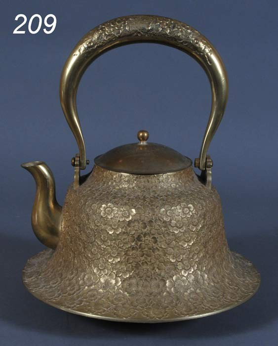 CHINESE BRONZE TEAPOT 8 1/2" high, excl. handle : CHINESE BRONZE TEAPOT 8 1/2" high, excl. handle Shipping Information: Shipping within the Continental USA (excluding insurance) $40