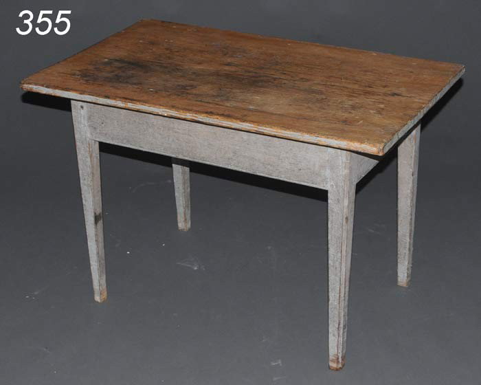 AMERICAN COUNTRY WORK TABLE with early tapered leg: AMERICAN COUNTRY WORK TABLE with early tapered legs and scrubbed top Shipping Information: Buyer is responsible for arranging 3rd party shipping