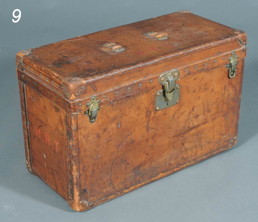 LOUIS VUITTON TRUNK unusual small size 15"x 24"x 11": LOUIS VUITTON TRUNK unusual small size 15"x 24"x 11" lacking tray and top strap circa 1900 Shipping Information:$50 Packing and shipping available within the Continenal USA (excludes insurance which w