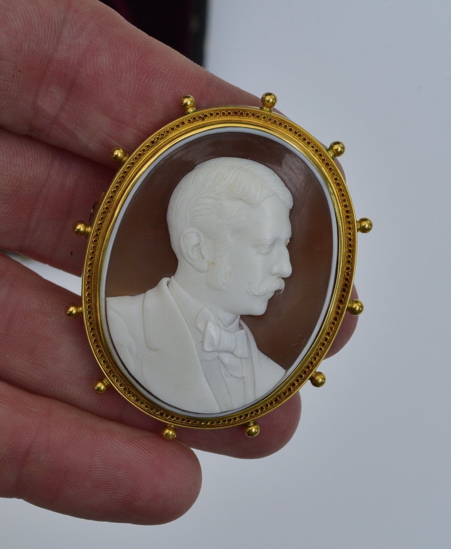 Victorian 18k Gold Cameo Brooch (1 of 2)