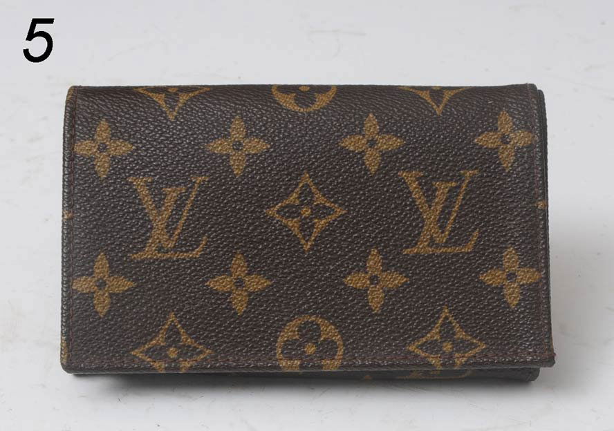 LOUIS VUITTON WALLET 5 1/2" x 3" late 20th century: LOUIS VUITTON WALLET 5 1/2" x 3" late 20th century Shipping Information: Shipping within the Continental USA (excludes insurance):$15, International buyers are responsible for arranging 3rd party shi