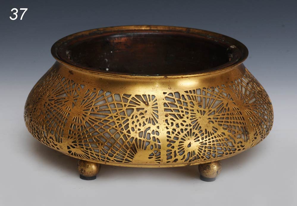 TIFFANY STUDIOS FERNER Pine Needle pattern model #8: TIFFANY STUDIOS FERNER Pine Needle pattern model #833, 11" diameter Shipping Information: Shipping available within the Continenal USA (excludes insurance)$40