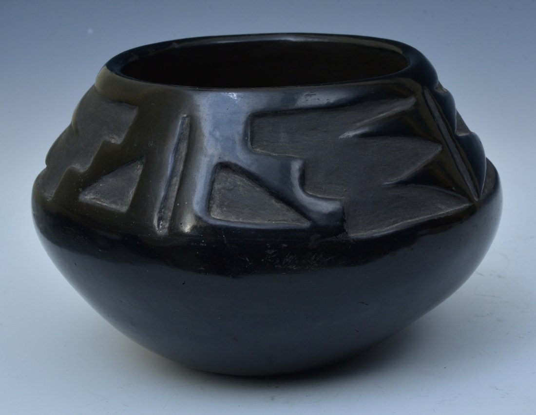 Large Santa Clara Pueblo Blackware Pot (1 of 4)