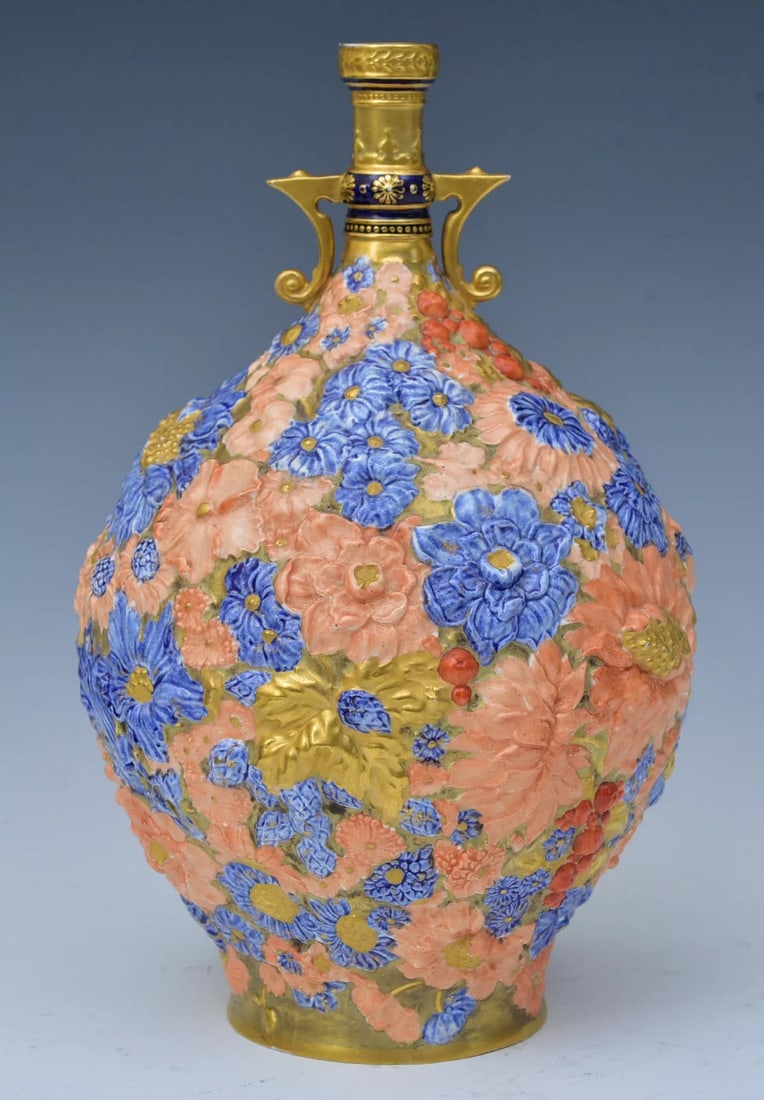 Royal Crown Derby Repousseware Vase with gilt handles (1 of 5)