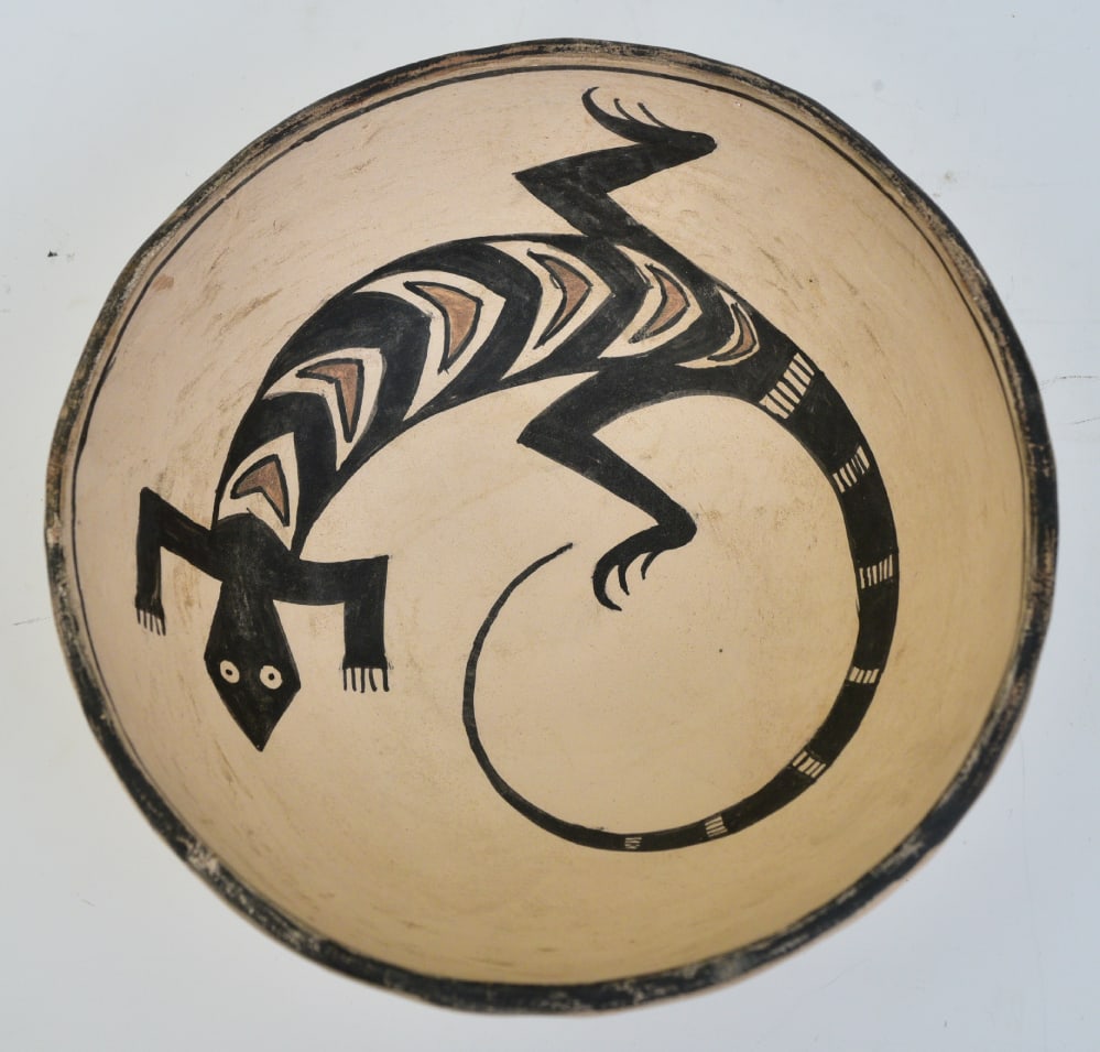 Acoma Pueblo "Mimbres" Lizard Bowl, 6" diameter (1 of 4)