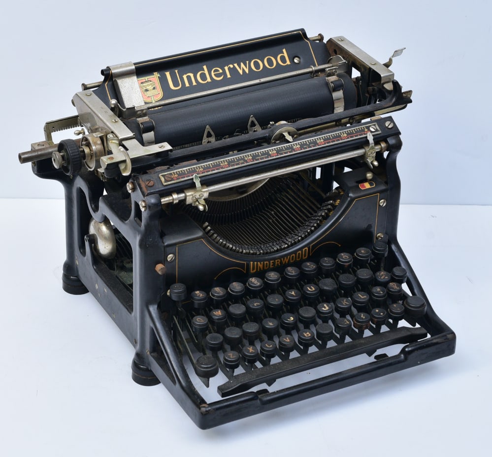 Underwood Typewriter: Underwood Typewriterearly 20th century**** SHIPPING BY THIRD PARTY ONLY OR PICK-UP AT OUR FELTON,CA OFFICES, Check our recommended shippers ***