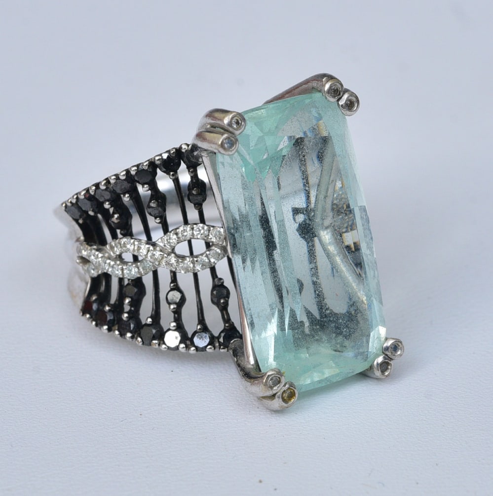 18k Gold Aquamarine Ring (1 of 2)