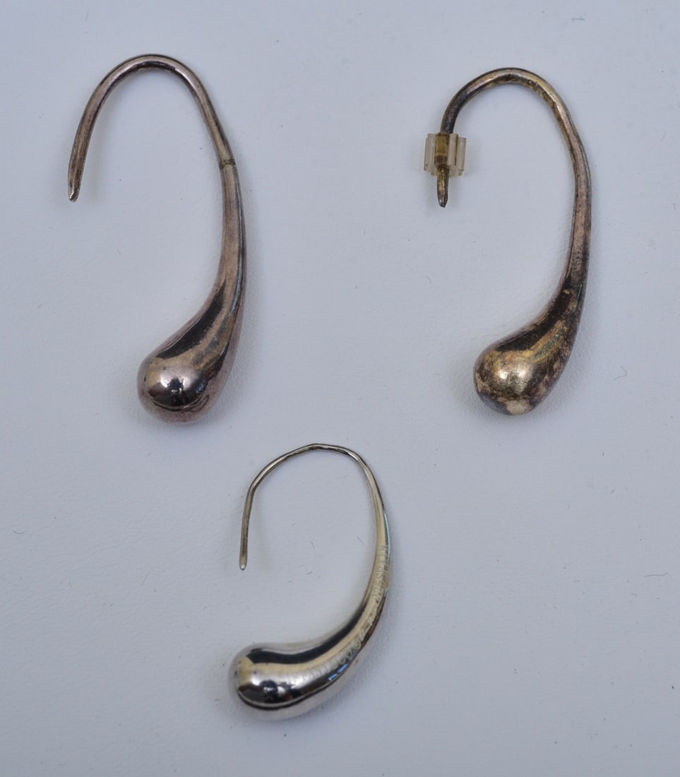 Elsa Peretti Tiffany & Co Sterling Silver Teardrop Hoop Earrings (1 of 2)