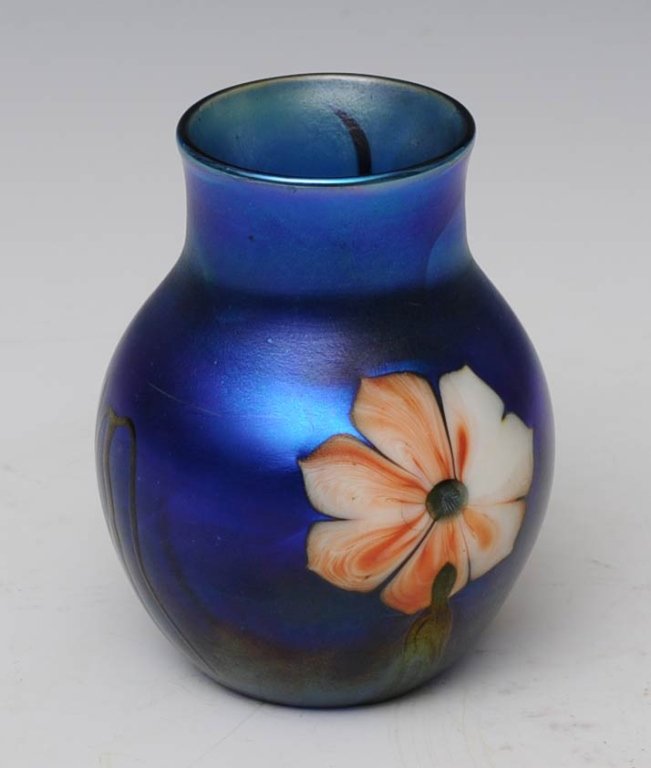Contemporary Art Glass Vase: signed indistinctly, 3 1/2"high estimate 200/300 $25 Shipping available within the Continental USA . This amount excludes insurance which will be calculated based upon the selling price. All Internati