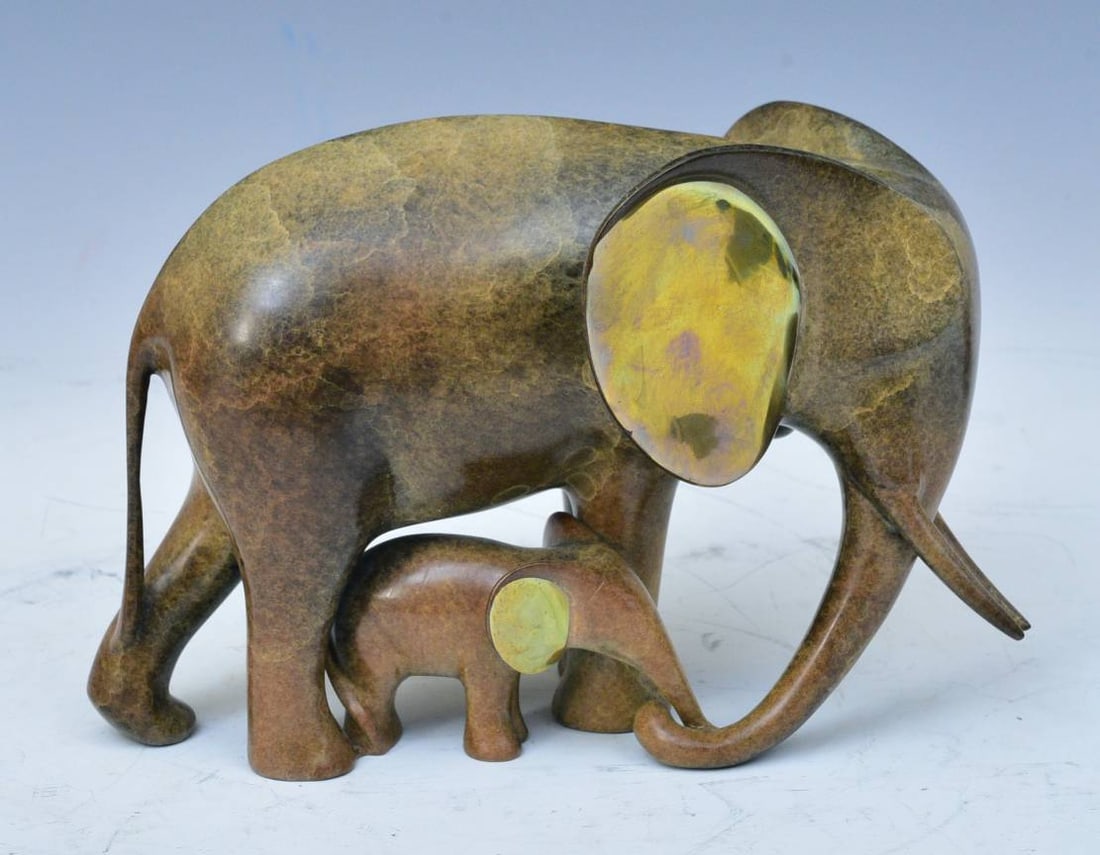 Loet Vanderveen (1921-2015) "Elephant & Baby" bronze: Loet Vanderveen (1921-2015) "Elephant & Baby" bronze 10" long, 6 1/2" high signed and numbered on belly late 20th century